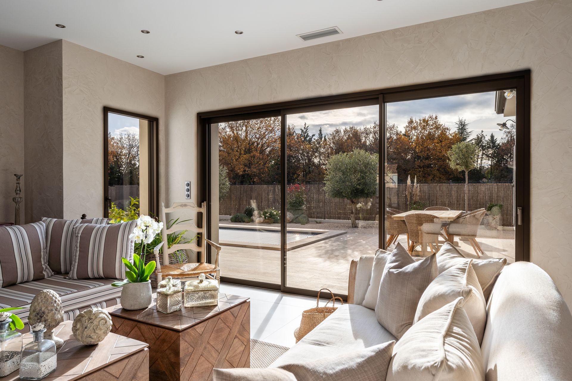 Baie Vitrée Coulissante vs a Galandage laquelle installer chez vous en Gironde ?